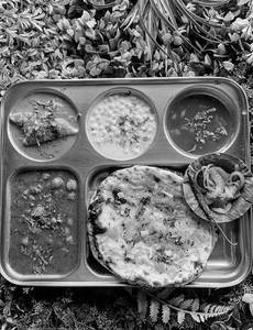 Tandoori Aloo Pyaaz Kulcha Thali (2 Pc)