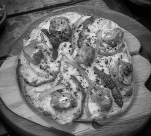Tandoori Paneer Tikka Pizza