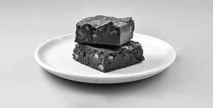 Walnut Brownie With Chocolate Sauce