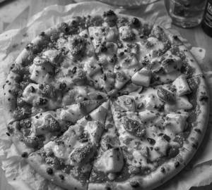 Chicken cheese pizza