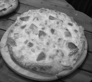 Jain Tomato Sweetcorn Pizza