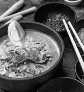 Veg Khao Suey