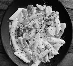 Mix sauce pasta