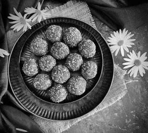 Dates Ladoo