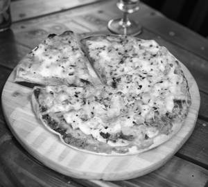 Tandoori mix veg pizza