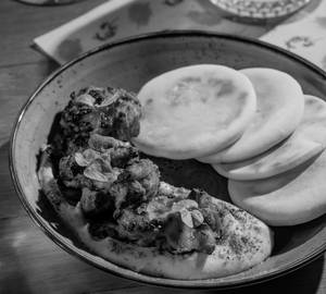 Kashmiri Chicken With Beiruty Hummus