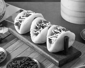 Mushroom Chilli Garlic Bao [1 Pc]