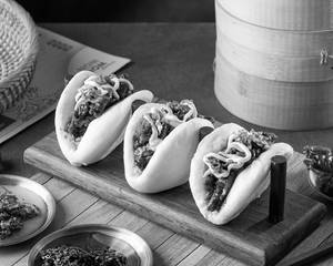 Chicken Chilli Hosin Bao [1 Pc]