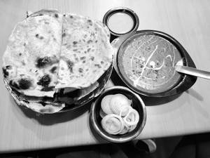 Dal Makni + 2 Roti