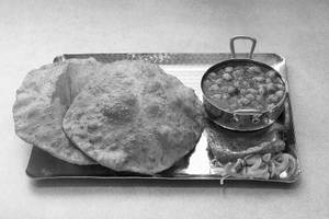 Masala Chole Bhature [2 Bhature]