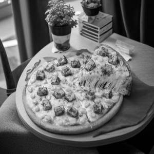Cheese Corn And Onion Pizza
