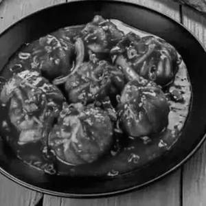 Butter Chicken Gravy Momos (8 Pcs)