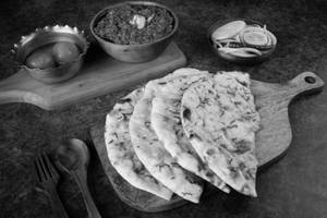 Mutton Keema With Baby Butter Naan 2pc & Salad Combo