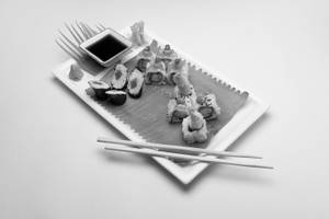 Crab Or Prawn Maki Platter (12 Pcs)