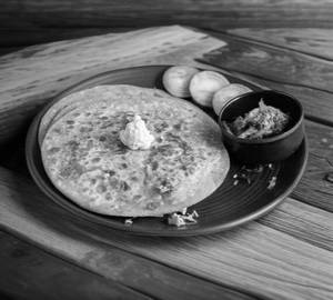 Masala aloo paratha [2 pieces] with Curd