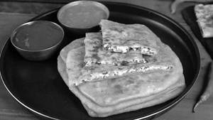 Paneer Paratha [2 Pieces] With Curd