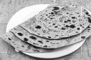 Hari Mirchi Laccha Parantha 