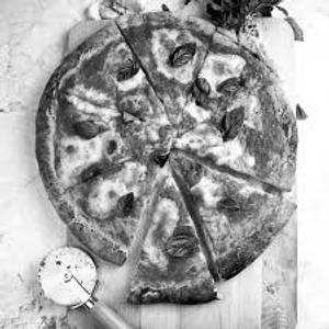 Tandoori paneer pizza