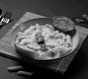 Veg Cheese Pepper Sauce Pasta