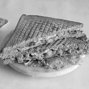 Veg peri peri grilled sandwich [2 pieces]