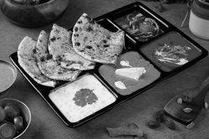 Aloo Chur Chur Naan Thali