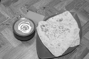 Dal Makhani With Tawa Paratha