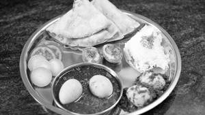 Egg rice thali