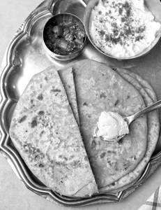 Gobhi Paratha (2 Pc) With Curd