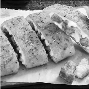 Paneer Stuffed Garlic Bread
