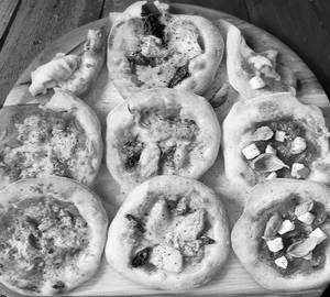 Mini paneer pizza