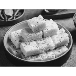 Paneer Sandwich Dhokla [1 Piece]