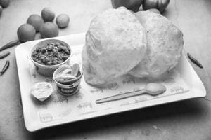 Ghee Chole Bhature [2 Bhaure]