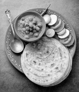 Lachha Parantha With Chole