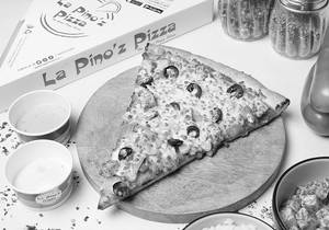 La Pino'z Paneer Pizza Personal Giant Slice (22.5 Cm)