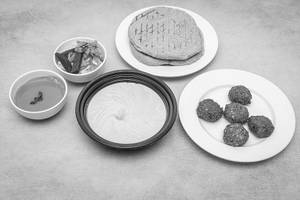 Hummus With Falafel Platter