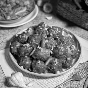 Hot Garlic Manchurian Dry - 16 Pcs