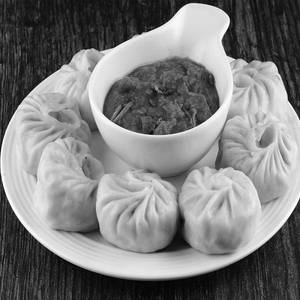 Veg Steamed Momos (6pcs)