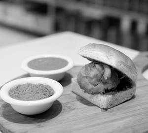 Whole Wheat Peri Peri Vada Pav [1 Piece]