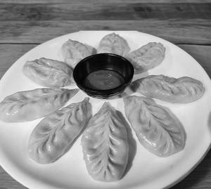 Veg Steamed Momos [8 Pieces]