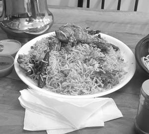 Hyderabadi Chicken Biryani (500 G, 3 Pieces)