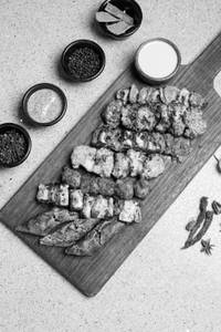 The Guldasta Platter (18-20 Pcs)
