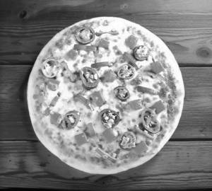 Tomato capsicum pizza