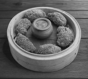 Veg Kurkure Momos [8 Pieces]