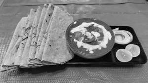 10 Phulkas With Full Portion Of Kadai Paneer