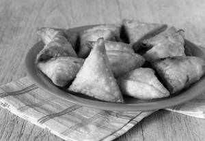 Onion Samosa (pack Of 12 Pcs)