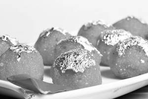 Kanpuri Laddu