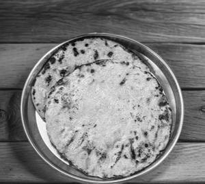 Gobi paratha (1pcs) with curd