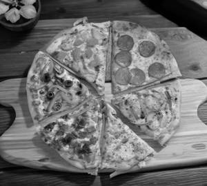 Momino's Mixed Pizza