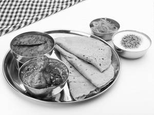 Kadhai Chicken & Dal Makhani With Roti Or Rice