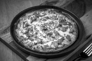 Paneer Makhani Khakra Pizza